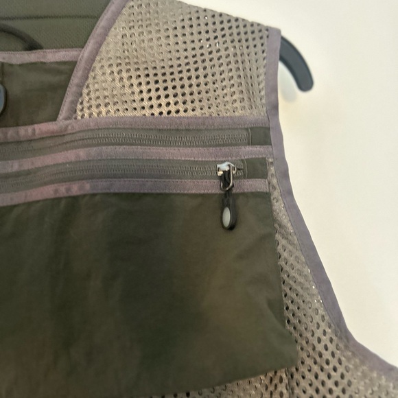 Patagonia Olive Fly-Fishing Utility Vest - Picture 11 of 16